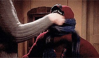 每日GIF(2020-12-17)的gif-Bundle Up A Christmas Story GIF