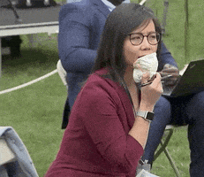 每日GIF(2021-01-08)的gif-Confused Hold On GIF by GIPHY News