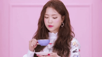 每日GIF(2021-01-14)的gif-K-Pop Drinking GIF