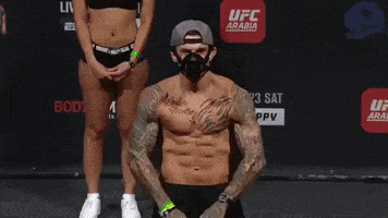 每日GIF(2021-01-24)的gif-Weigh In Dustin Poirier GIF by UFC
