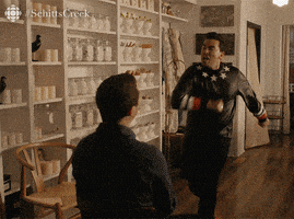 每日GIF(2021-01-27)的gif-Schitts Creek Dancing GIF by CBC
