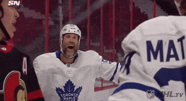 每日GIF(2021-02-01)的gif-Ice Hockey Hug GIF by NHL