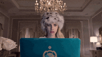 每日GIF(2021-02-11)的gif-Emma Roberts Scream GIF by ScreamQueens