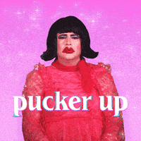 每日GIF(2021-02-11)的gif-Smooch Kiss GIF by Dina Martina
