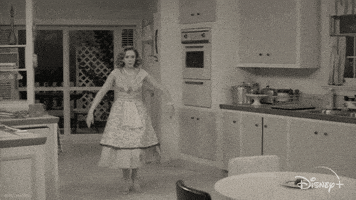 每日GIF(2021-02-17)的gif-Elizabeth Olsen Cooking GIF by Disney+