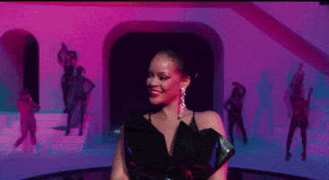 每日GIF(2021-02-21)的gif-Fashion Show Hair Flip GIF