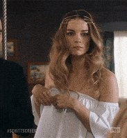 每日GIF(2021-03-01)的gif-Alexis Rose GIF by Schitt's Creek