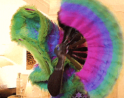 每日GIF(2021-03-12)的gif-Met Gala Fashion GIF