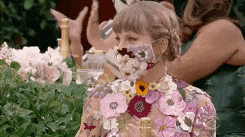 每日GIF(2021-03-15)的gif-Taylor Swift Applause GIF by Recording Academy / GRAMMYs