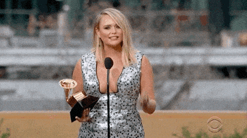 每日GIF(2021-03-15)的gif-Miranda Lambert Blow Kiss GIF by Recording Academy / GRAMMYs