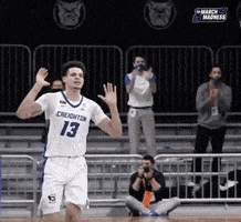每日GIF(2021-03-23)的gif-Ncaa Basketball Sport GIF by NCAA March Madness