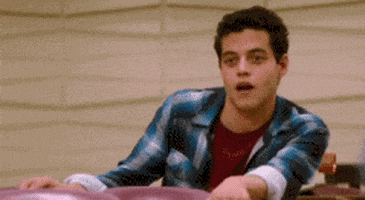 每日GIF(2021-04-07)的gif-Rami Malek Flirting GIF