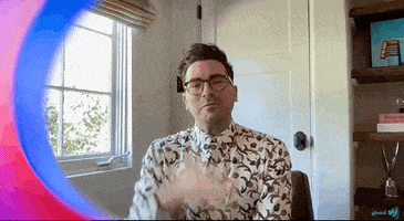 每日GIF(2021-04-09)的gif-Dan Levy Blow Kiss GIF by Glaad