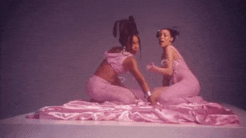每日GIF(2021-04-10)的gif-Pink Kiss Me More GIF by Doja Cat