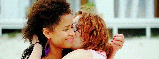 每日GIF(2021-04-22)的gif-Black Mirror Love GIF by netflixlat