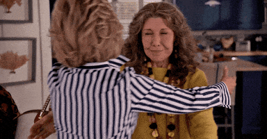 每日GIF(2021-05-06)的gif-Jane Fonda Hug GIF by Grace and Frankie