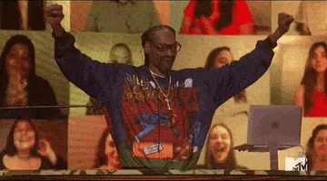 每日GIF(2021-05-17)的gif-Snoop Dogg Victory GIF by MTV Movie & TV Awards