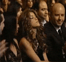 每日GIF(2021-05-25)的gif-Shakira Reaction GIF
