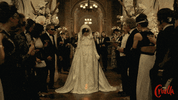 每日GIF(2021-05-31)的gif-Emma Stone Fashion GIF by Walt Disney Studios