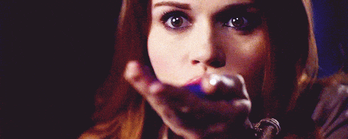 每日GIF(2021-06-08)的gif-teen wolf blowing sand GIF