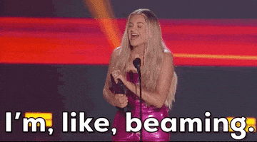 每日GIF(2021-06-10)的gif-Beaming GIF by CMT Music Awards