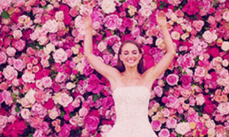 每日GIF(2021-06-12)的gif-natalie portman flowers GIF
