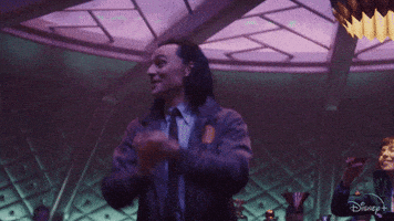 每日GIF(2021-07-15)的gif-Happy Tom Hiddleston GIF by Disney+