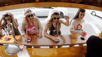 每日GIF(2021-07-21)的gif-party reality tv GIF by Bachelorette Weekend on CMT