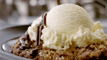 每日GIF(2021-07-24)的gif-Hungry Ice Cream GIF