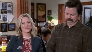 每日GIF(2021-08-10)的gif-High Five Parks And Rec GIF