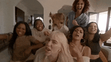 每日GIF(2021-09-04)的gif-House Party Friday Feeling GIF by Billie Eilish