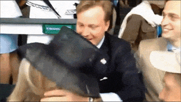 每日GIF(2021-09-10)的gif-Tom Brady Hug GIF