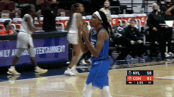 每日GIF(2021-09-24)的gif-Yell Womens Basketball GIF by WNBA