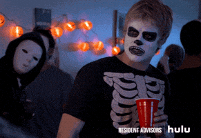 每日GIF(2021-11-01)的gif-resident advisors halloween party GIF by HULU