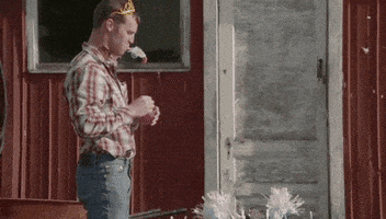 每日GIF(2021-11-06)的gif-Happy Birthday Party GIF by Crave