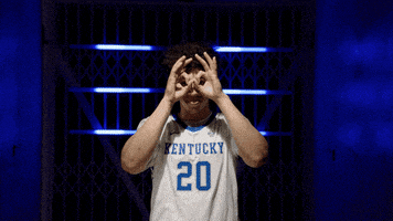 每日GIF(2021-11-11)的gif-Spying College Basketball GIF by Kentucky Men’s Basketball. #BuiltDifferent