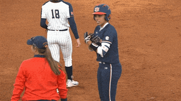 每日GIF(2021-11-28)的gif-War Eagle Softball GIF by Auburn Tigers