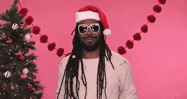 每日GIF(2021-12-16)的gif-Santa Hat Kiss GIF by DRAM