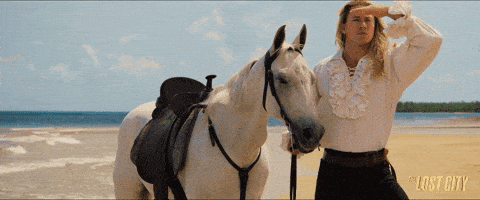 每日GIF(2021-12-20)的gif-Channing Tatum Beach GIF by The Lost City