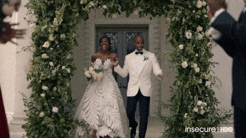每日GIF(2021-12-28)的gif-Issa Rae Wedding GIF by Insecure on HBO