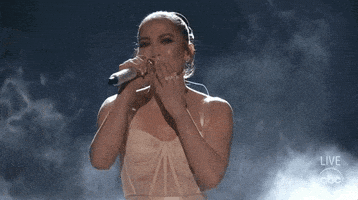 每日GIF(2021-12-30)的gif-Jennifer Lopez Kiss GIF by AMAs