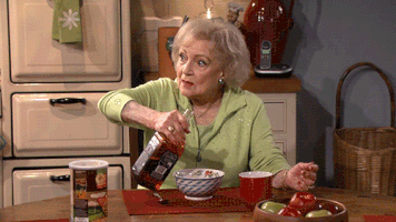 每日GIF(2022-01-01)的gif-Betty White Drinking GIF