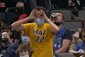 每日GIF(2022-01-08)的gif-Dance Looking GIF by Miami HEAT