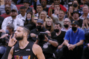 每日GIF(2022-01-09)的gif-Be Quiet Caleb Martin GIF by Miami HEAT