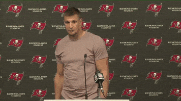 每日GIF(2022-01-17)的gif-Rob Gronkowski Football GIF by Tampa Bay Buccaneers
