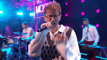 每日GIF(2022-01-30)的gif-Glass Animals Singing GIF by BRIT Awards