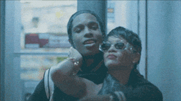 每日GIF(2022-02-01)的gif-Asap Rocky Couple GIF