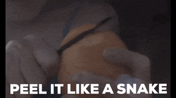 每日GIF(2022-02-02)的gif-Maggie Gyllenhaal Orange GIF by NETFLIX