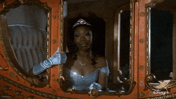 每日GIF(2022-02-04)的gif-Brandy Norwood Kiss GIF by Disney+