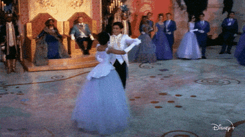 每日GIF(2022-02-11)的gif-In Love Dancing GIF by Disney+